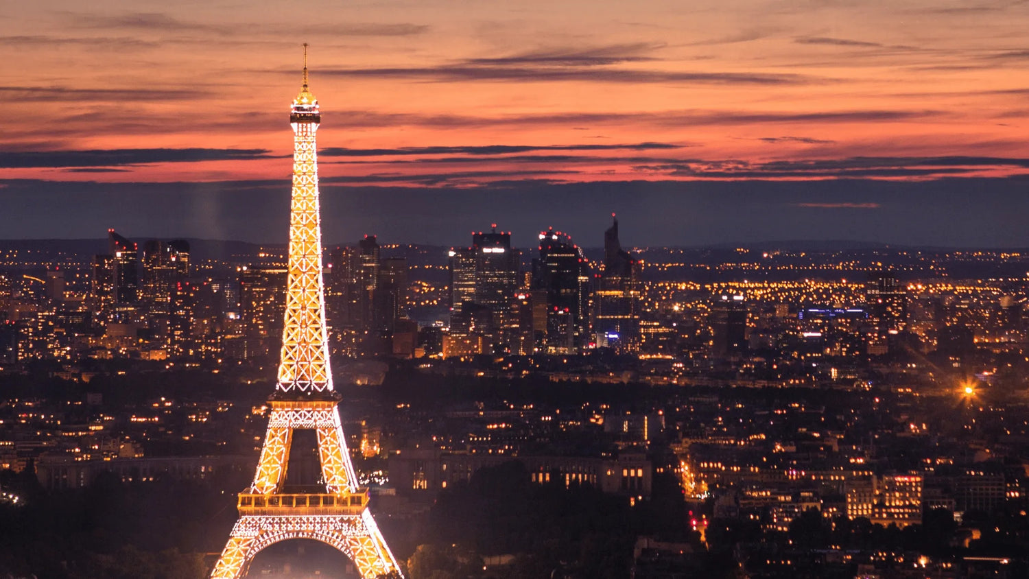 Paris en Poster : Une Invitation à la Ville Lumière