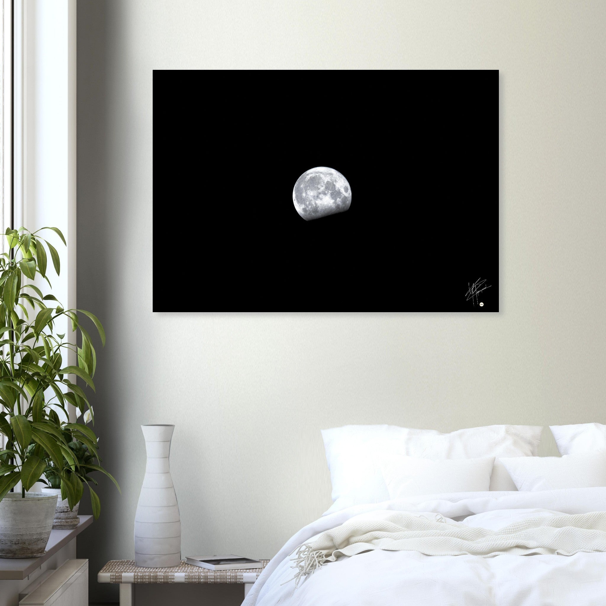 Image détaillée de la Lune, imprimée sur un tableau en aluminium DIBOND® haut de gamme, mettant en évidence chaque cratère et aspect de notre satellite naturel.