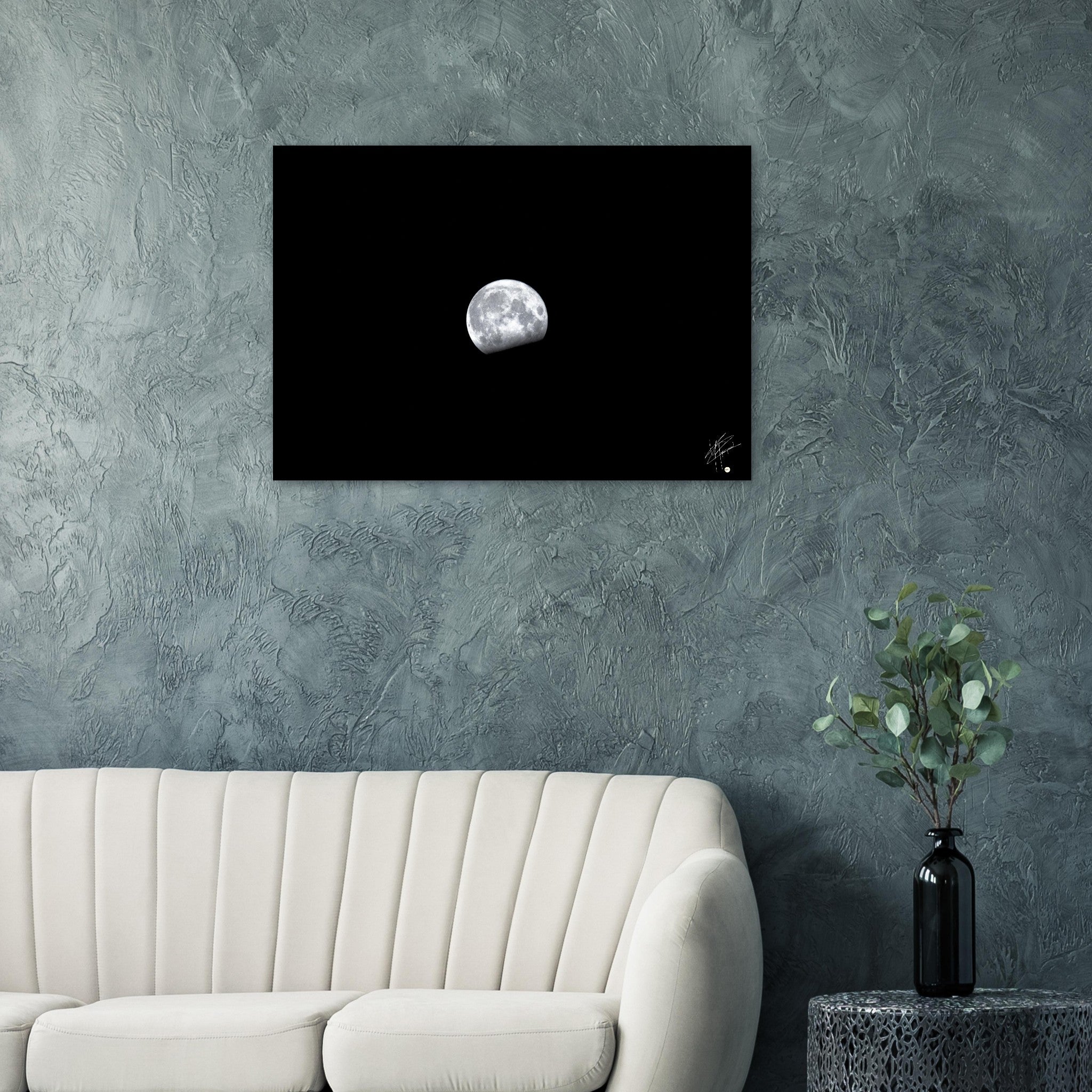 Image détaillée de la Lune, imprimée sur un tableau en aluminium DIBOND® haut de gamme, mettant en évidence chaque cratère et aspect de notre satellite naturel.