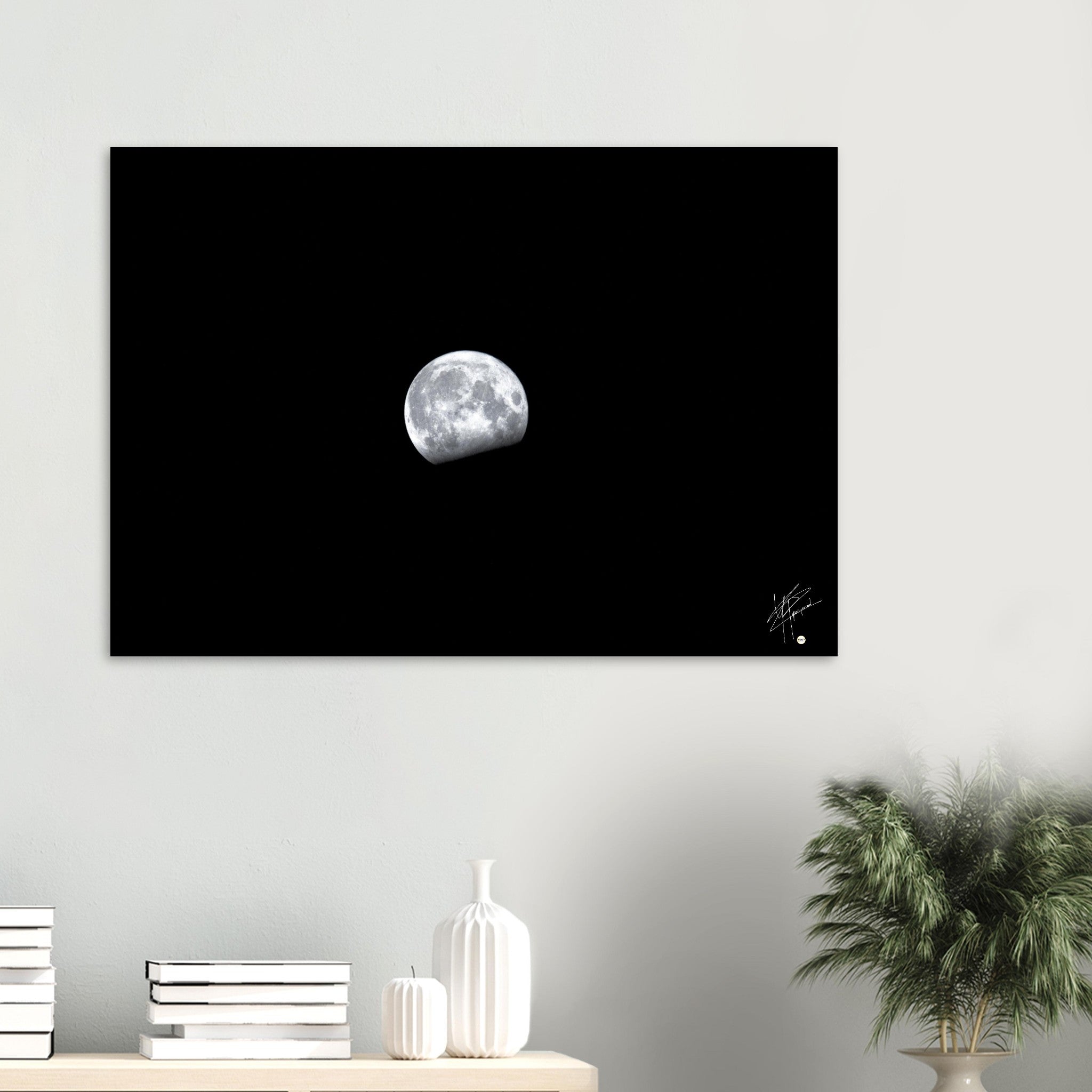 Image détaillée de la Lune, imprimée sur un tableau en aluminium DIBOND® haut de gamme, mettant en évidence chaque cratère et aspect de notre satellite naturel.