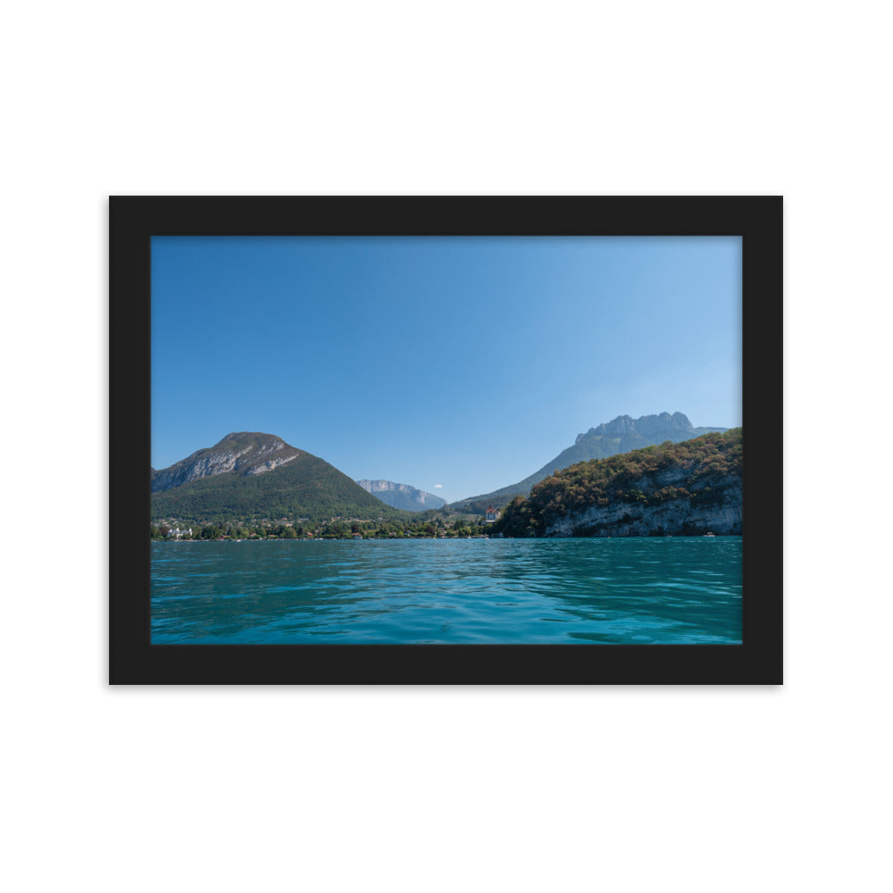 Paysage lacustre apaisant en vert et bleu, œuvre 'Calme d’Émeraude' par Yann Peccard.