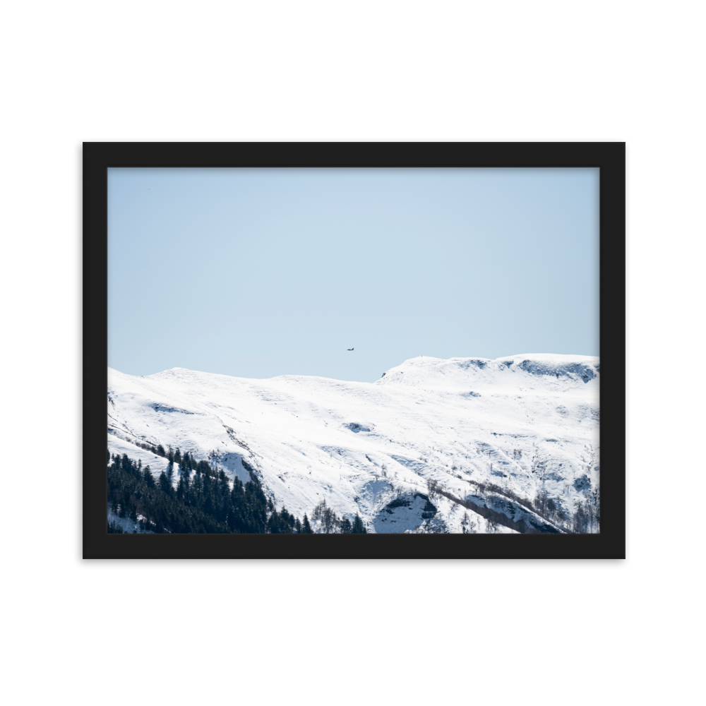 Poster - Le Rafale– Photographie d'avion de chasse au dessus des montagnes du Cantal – De la photographie murale et des posters unique au monde. La boutique de posters créée par Yann Peccard un Photographe français.