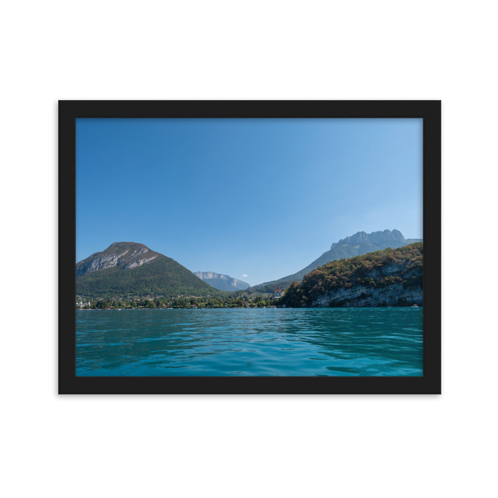 Paysage lacustre apaisant en vert et bleu, œuvre 'Calme d’Émeraude' par Yann Peccard.