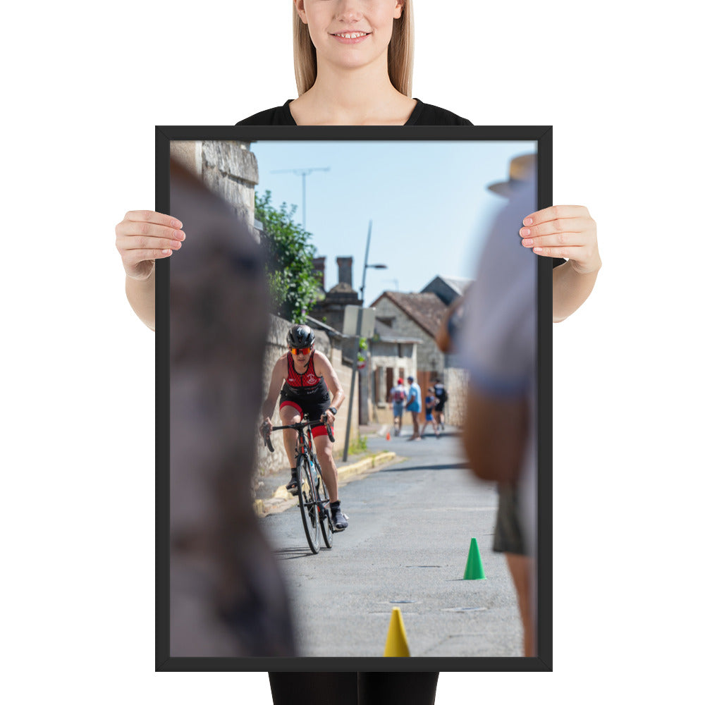 Poster encadré 'Triathlon Nouâtre Cyclisme' montrant un cycliste en pleine course lors du Triathlon de Nouâtre.