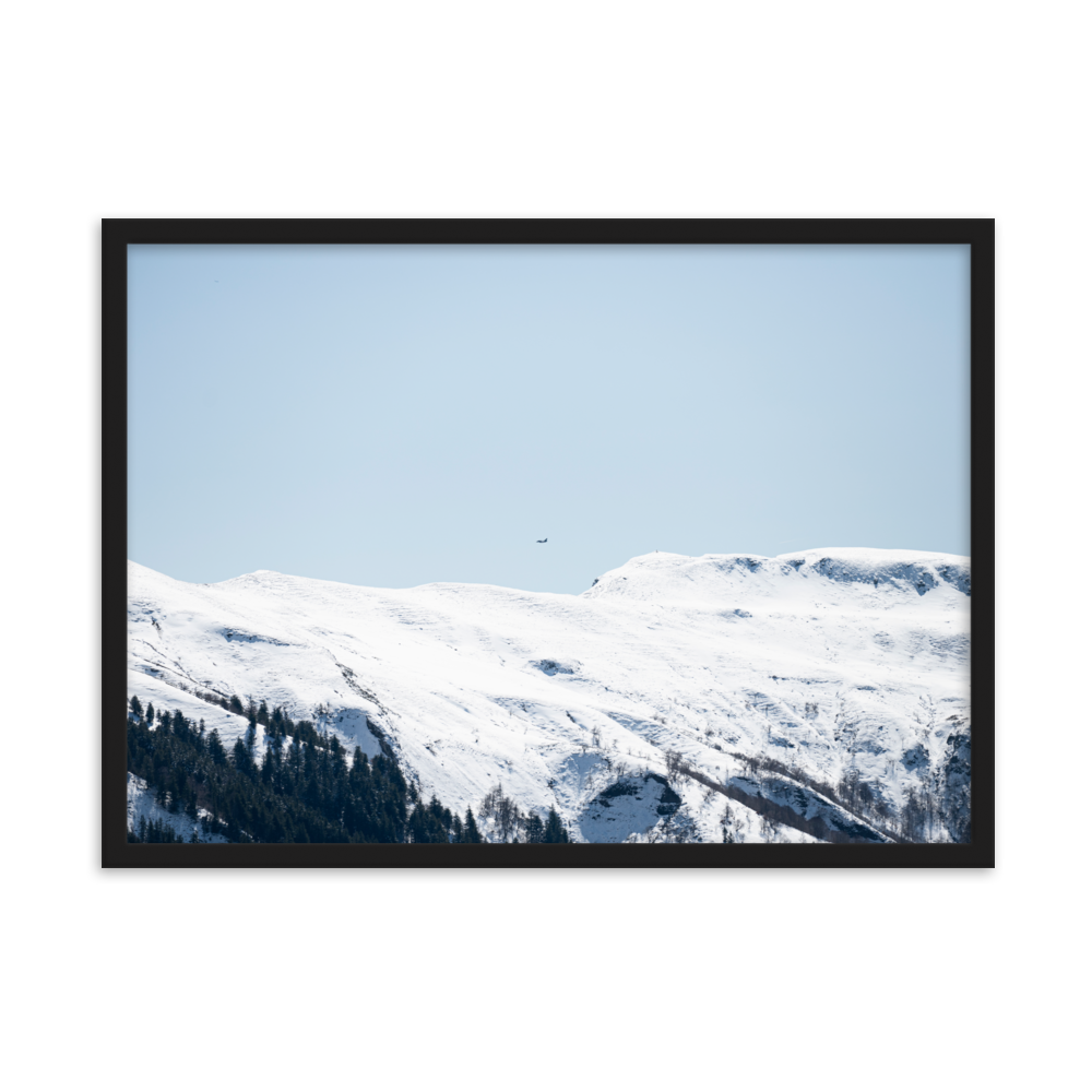 Poster - Le Rafale– Photographie d'avion de chasse au dessus des montagnes du Cantal – De la photographie murale et des posters unique au monde. La boutique de posters créée par Yann Peccard un Photographe français.