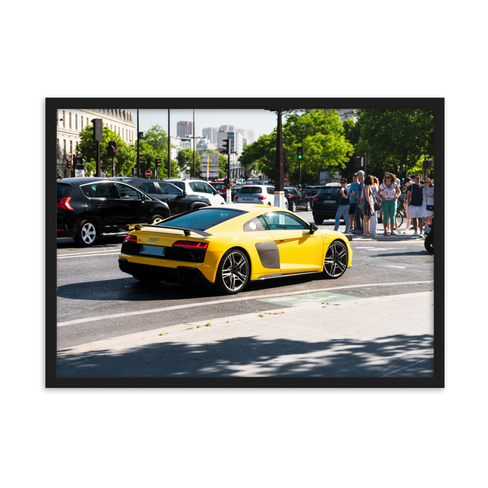 Poster d'une belle voiture de sport jaune Audi R8 V10 avec une touche de carbone.