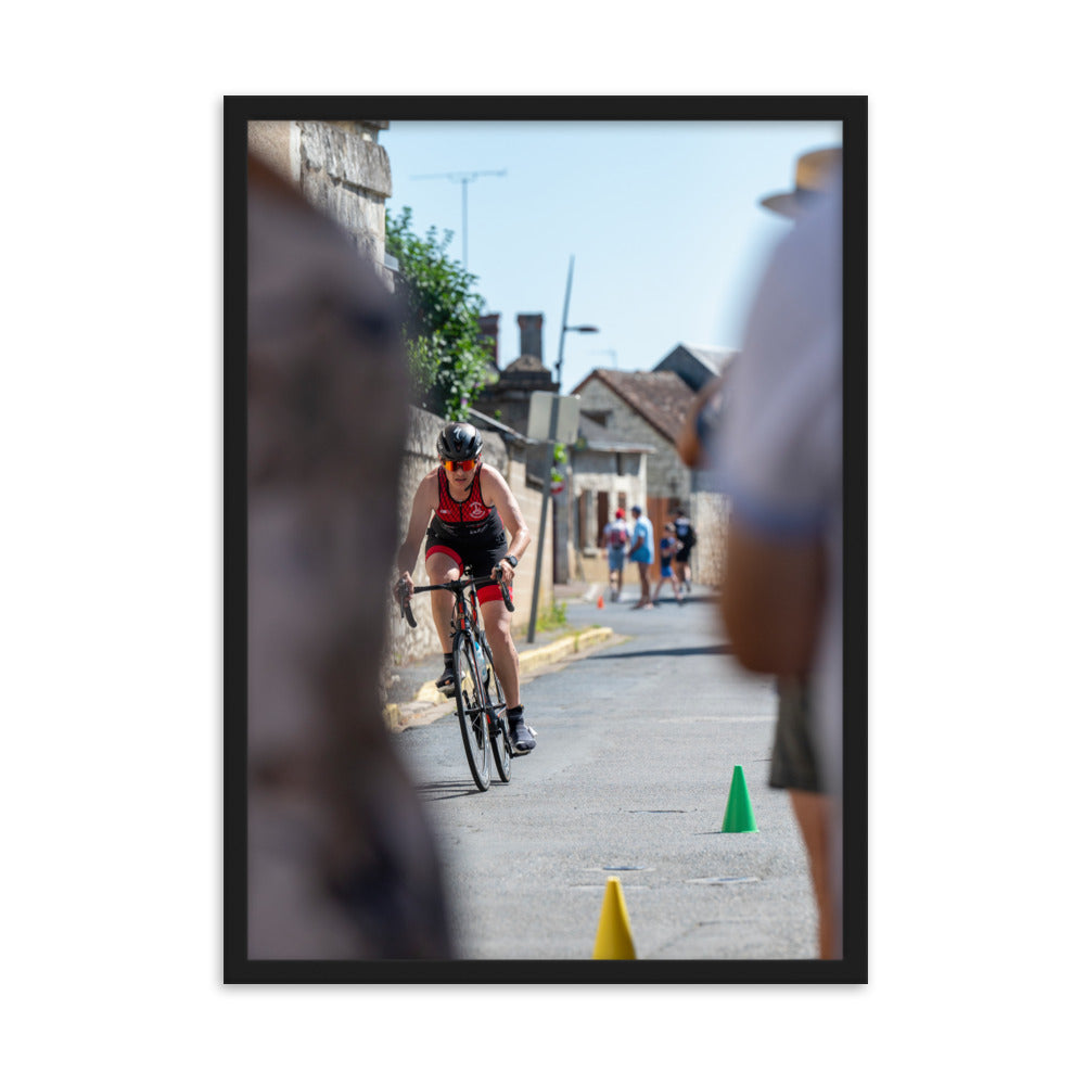 Poster encadré 'Triathlon Nouâtre Cyclisme' montrant un cycliste en pleine course lors du Triathlon de Nouâtre.