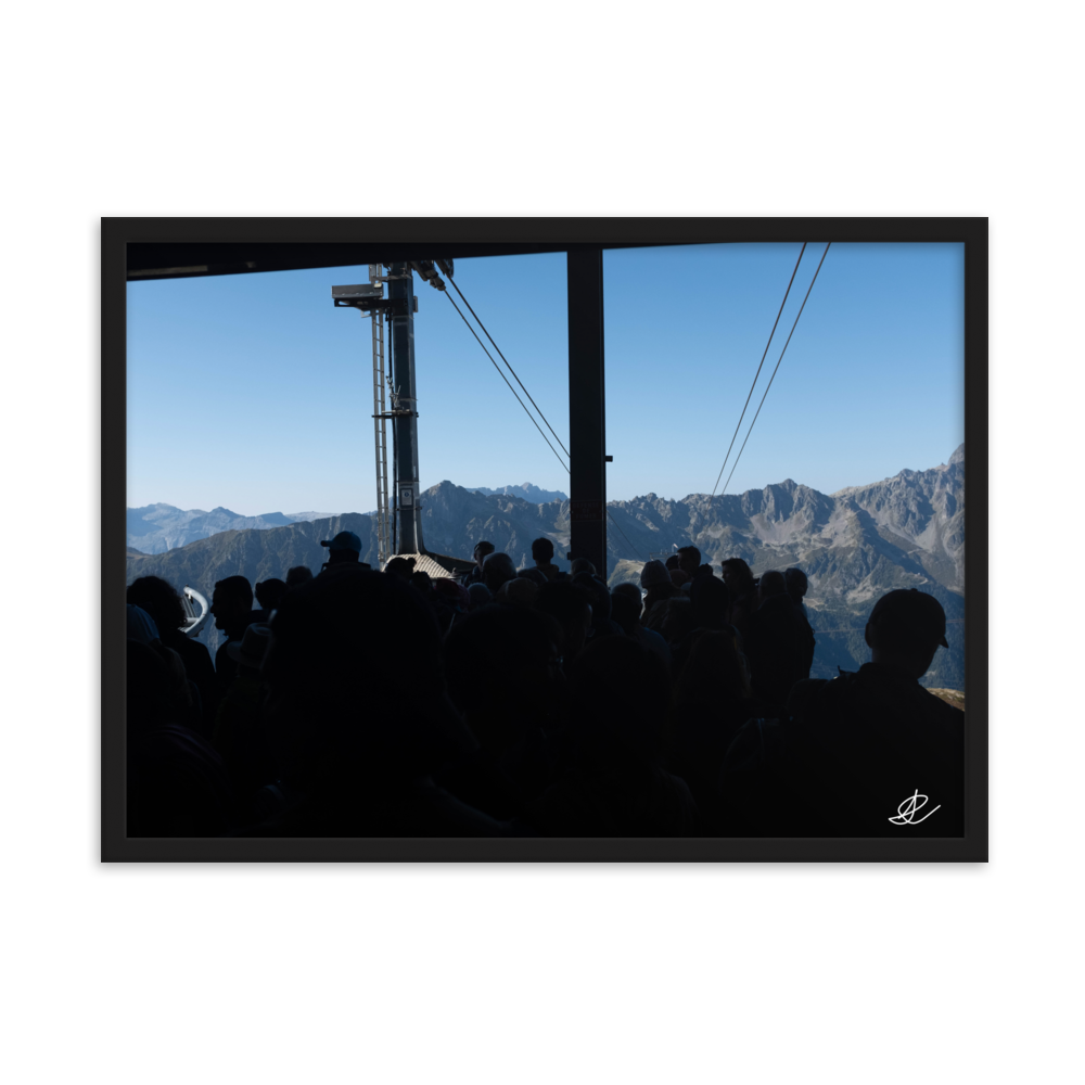 Photographie artistique des montagnes dans le poster "Vers les Sommets", évoquant la grandeur de la nature et l'esprit d'aventure.