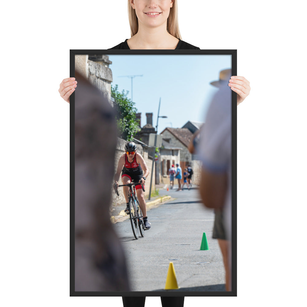 Poster encadré 'Triathlon Nouâtre Cyclisme' montrant un cycliste en pleine course lors du Triathlon de Nouâtre.