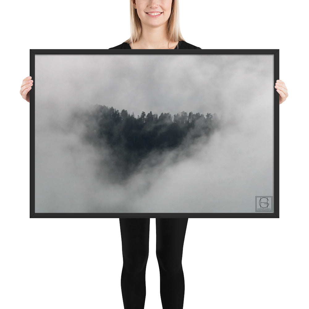 Vue panoramique du Canigou avec des nuages en forme de cœur, immortalisée par Hadrien GERACI lors de son expédition épique.