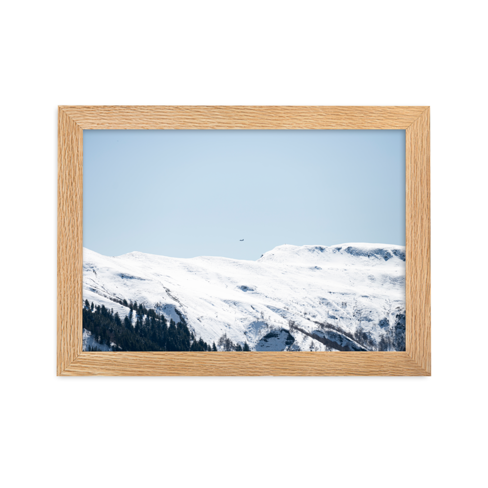 Poster - Le Rafale– Photographie d'avion de chasse au dessus des montagnes du Cantal – De la photographie murale et des posters unique au monde. La boutique de posters créée par Yann Peccard un Photographe français.