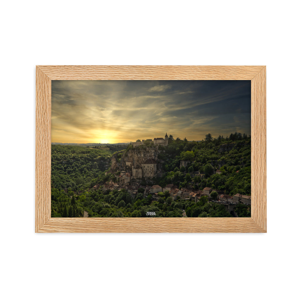 Photographie 'Rocamadour' par Henock Lawson, montrant la cité médiévale baignée dans la lumière du coucher de soleil, évoquant nostalgie et beauté.