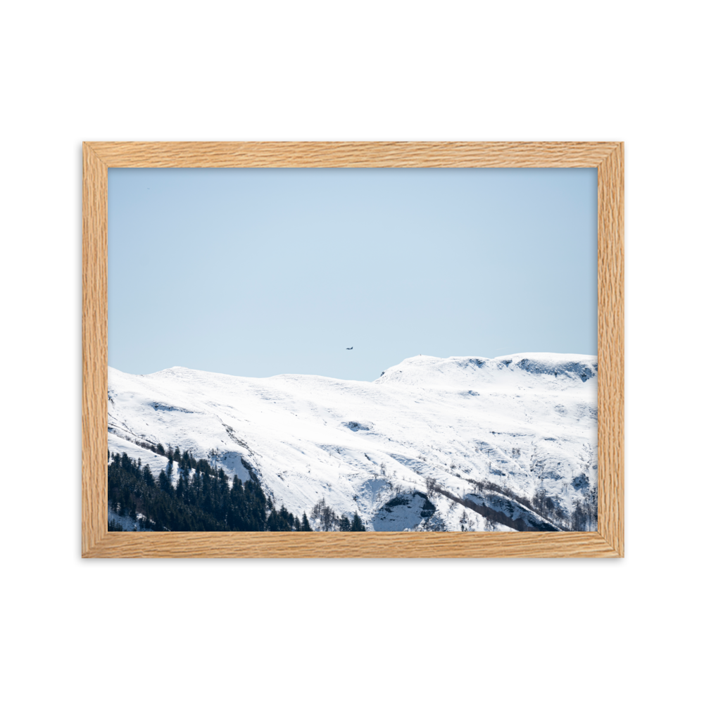 Poster - Le Rafale– Photographie d'avion de chasse au dessus des montagnes du Cantal – De la photographie murale et des posters unique au monde. La boutique de posters créée par Yann Peccard un Photographe français.