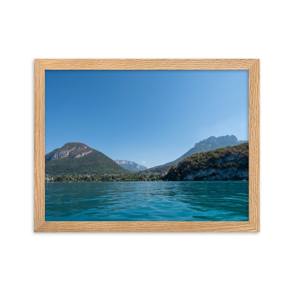 Paysage lacustre apaisant en vert et bleu, œuvre 'Calme d’Émeraude' par Yann Peccard.