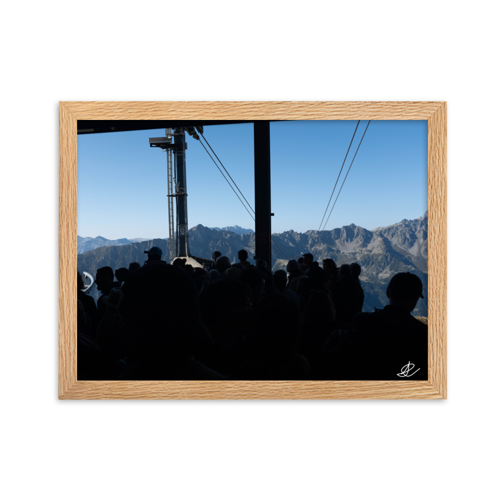 Photographie artistique des montagnes dans le poster "Vers les Sommets", évoquant la grandeur de la nature et l'esprit d'aventure.