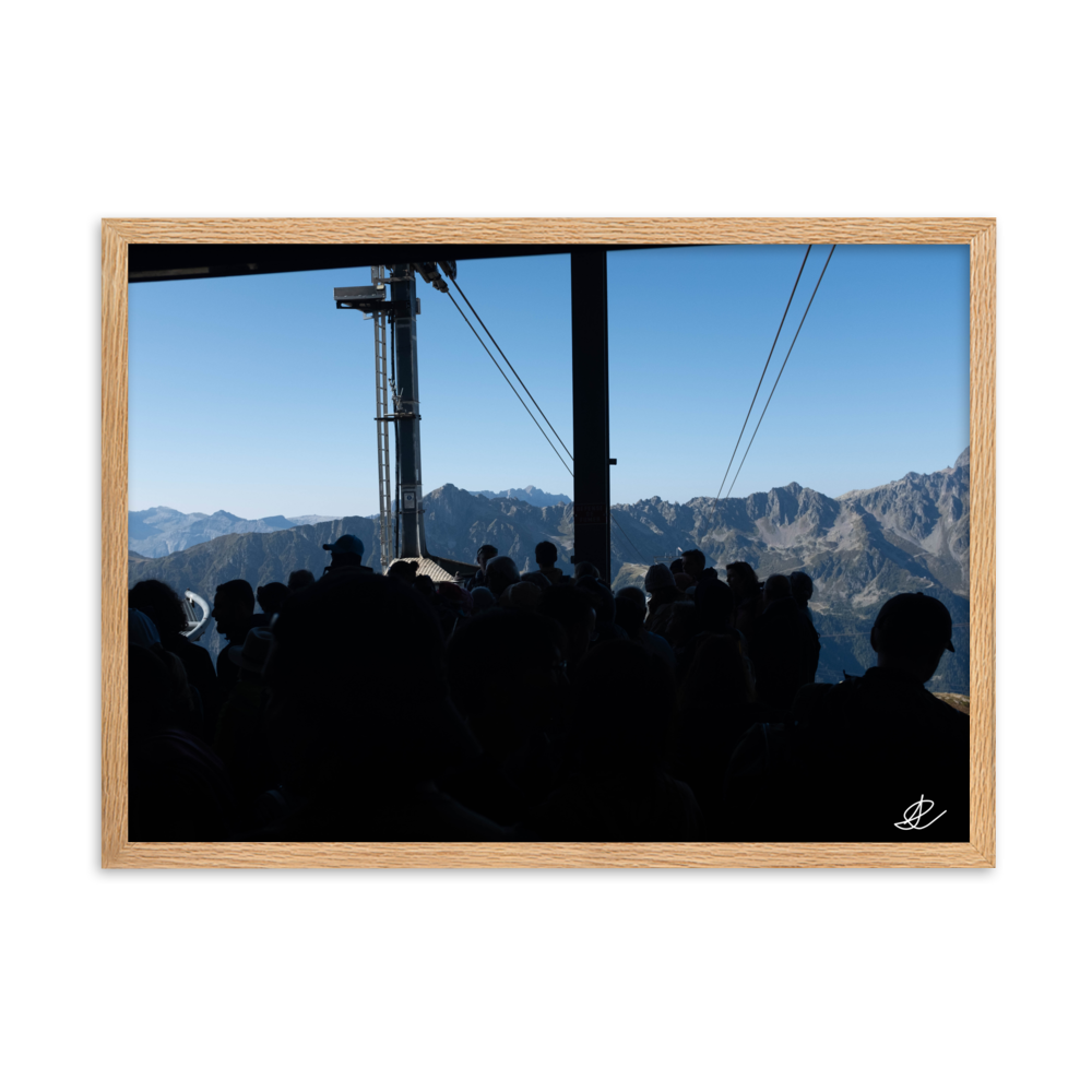 Photographie artistique des montagnes dans le poster "Vers les Sommets", évoquant la grandeur de la nature et l'esprit d'aventure.