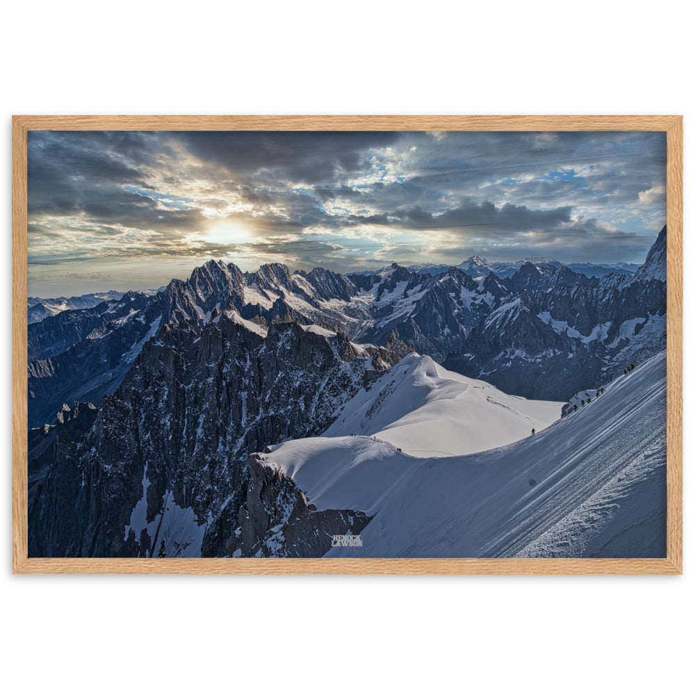 "L'Éveil des Titans" par Henock Lawson, une vision artistique des montagnes alpines au lever du soleil.