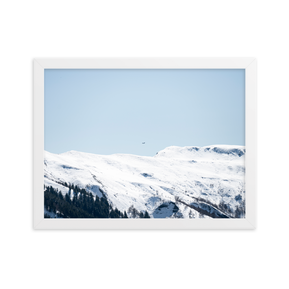 Poster - Le Rafale– Photographie d'avion de chasse au dessus des montagnes du Cantal – De la photographie murale et des posters unique au monde. La boutique de posters créée par Yann Peccard un Photographe français.