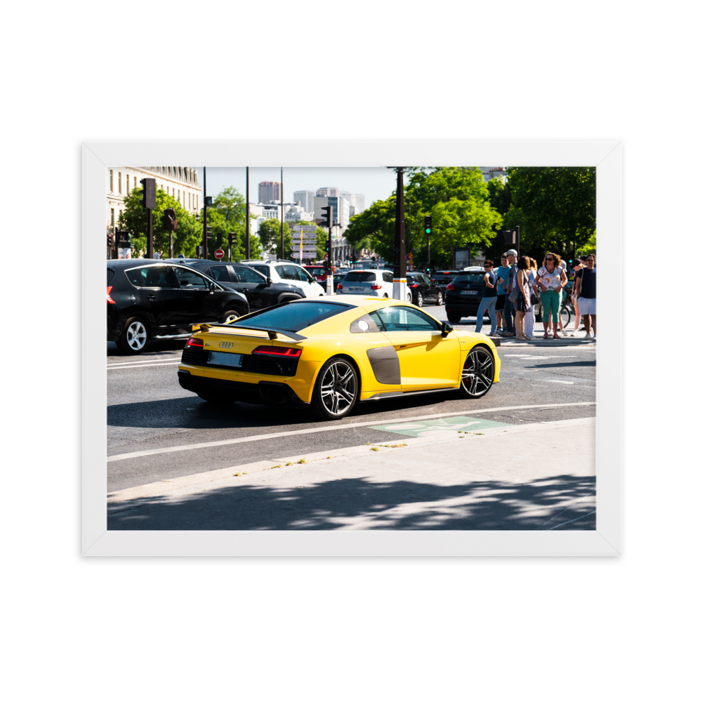 Poster d'une belle voiture de sport jaune Audi R8 V10 avec une touche de carbone.