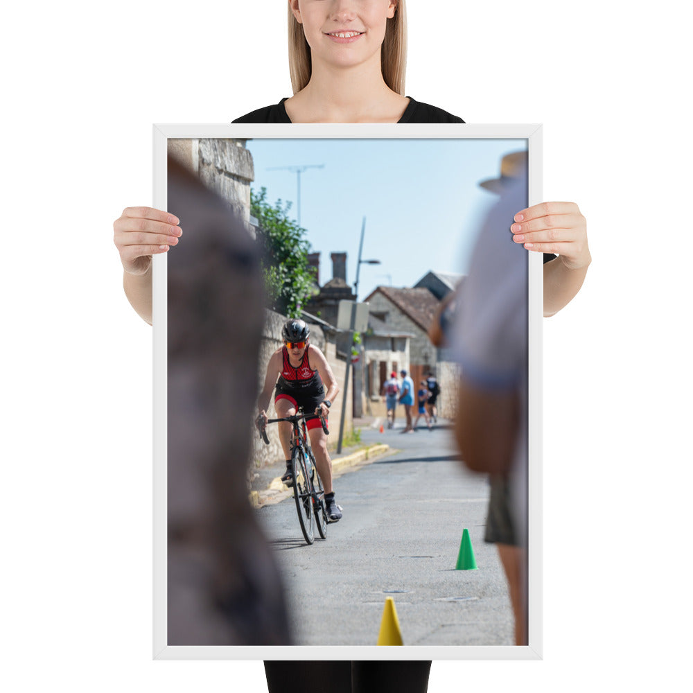 Poster encadré 'Triathlon Nouâtre Cyclisme' montrant un cycliste en pleine course lors du Triathlon de Nouâtre.