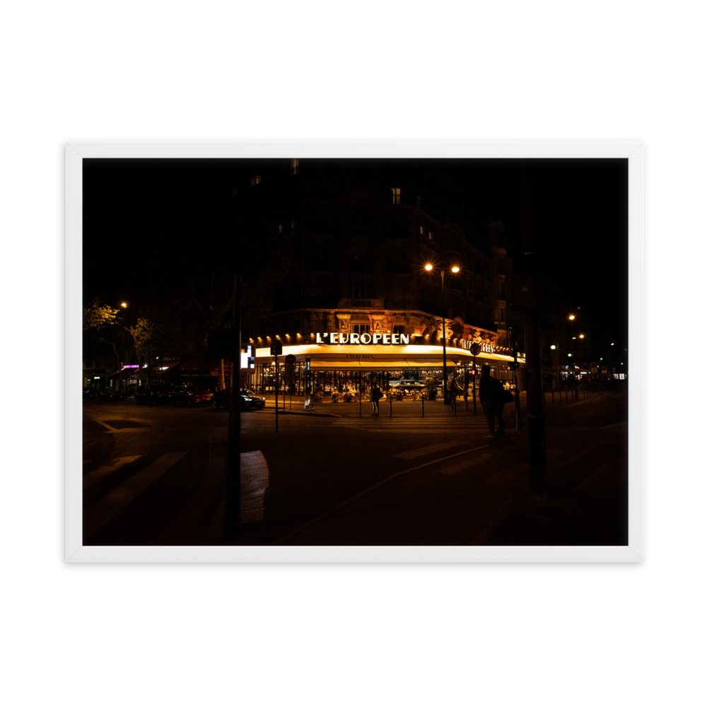 Poster mural et affiche - La terrasse du restaurant – Photographie de nuit d'une terrasse parisienne – Poster photographie, photographie murale et des posters muraux unique au monde. La boutique de posters créée par Yann Peccard un Photographe français.