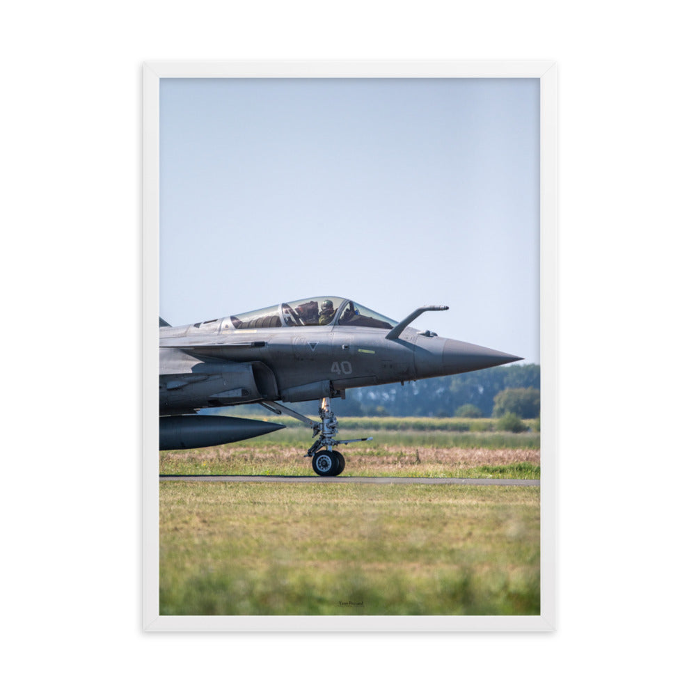 Poster "Rafale au Sol" par Yann Peccard, montrant un moment saisissant d'un Rafale en aviation, idéal pour les amateurs d'aviation militaire et de technologie aéronautique.