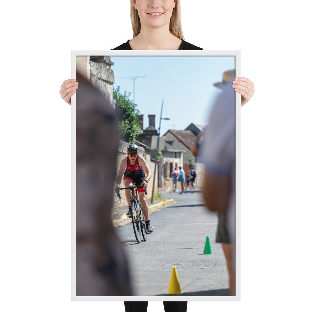 Poster encadré 'Triathlon Nouâtre Cyclisme' montrant un cycliste en pleine course lors du Triathlon de Nouâtre.