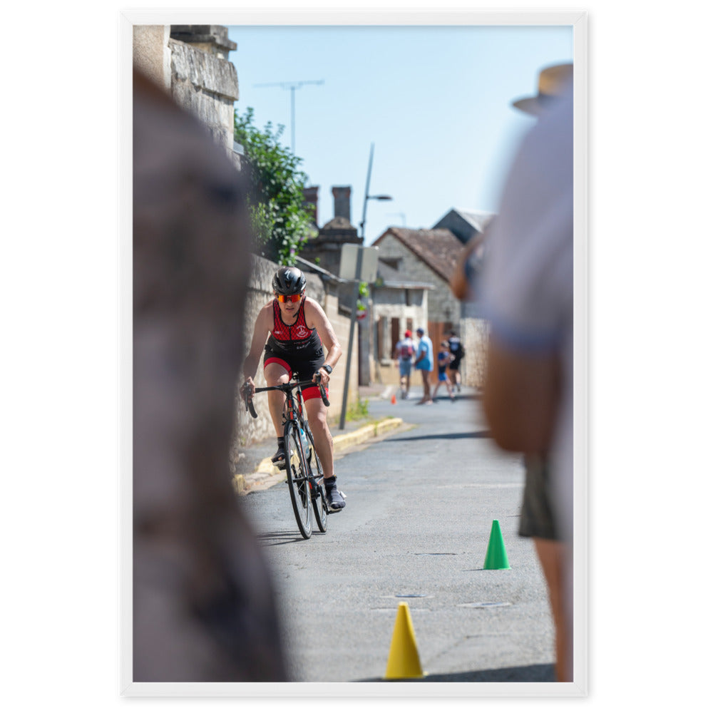 Poster encadré 'Triathlon Nouâtre Cyclisme' montrant un cycliste en pleine course lors du Triathlon de Nouâtre.