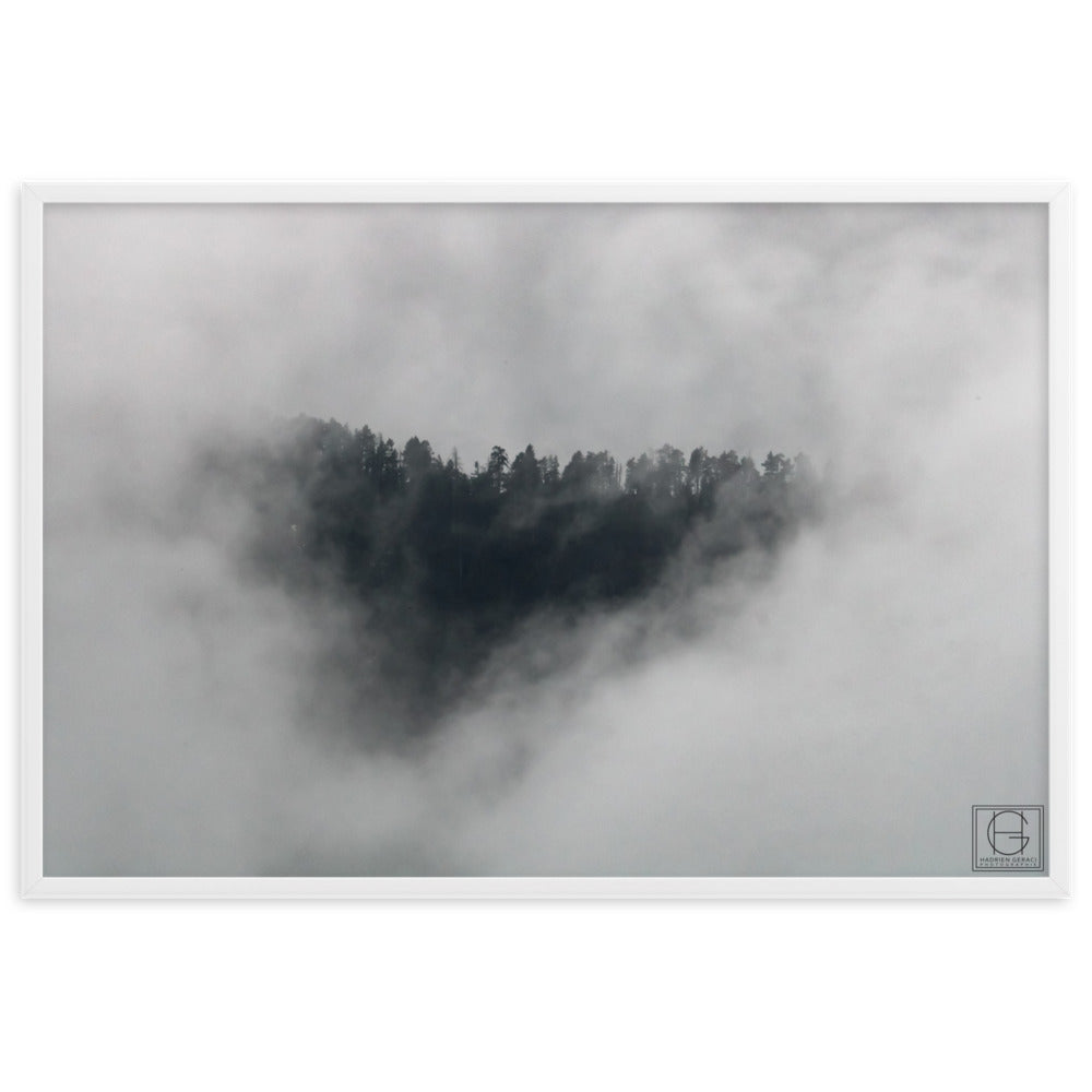 Vue panoramique du Canigou avec des nuages en forme de cœur, immortalisée par Hadrien GERACI lors de son expédition épique.