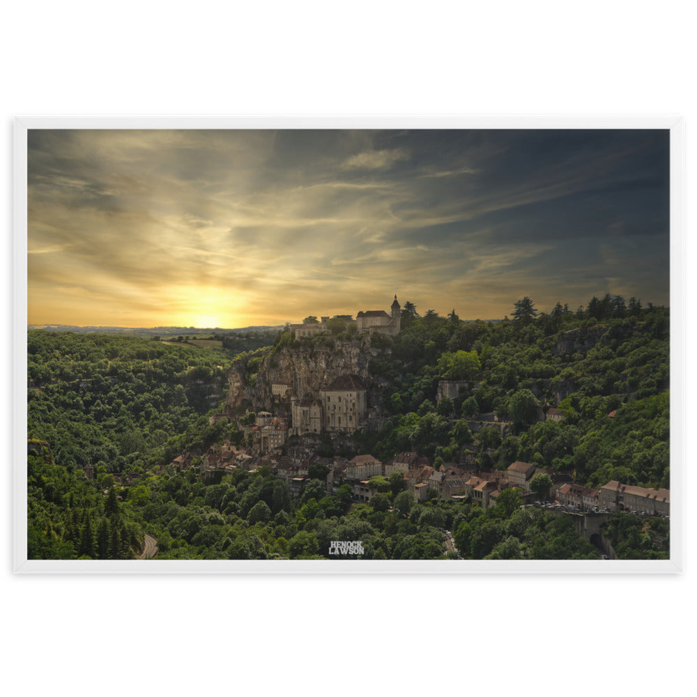 Photographie 'Rocamadour' par Henock Lawson, montrant la cité médiévale baignée dans la lumière du coucher de soleil, évoquant nostalgie et beauté.