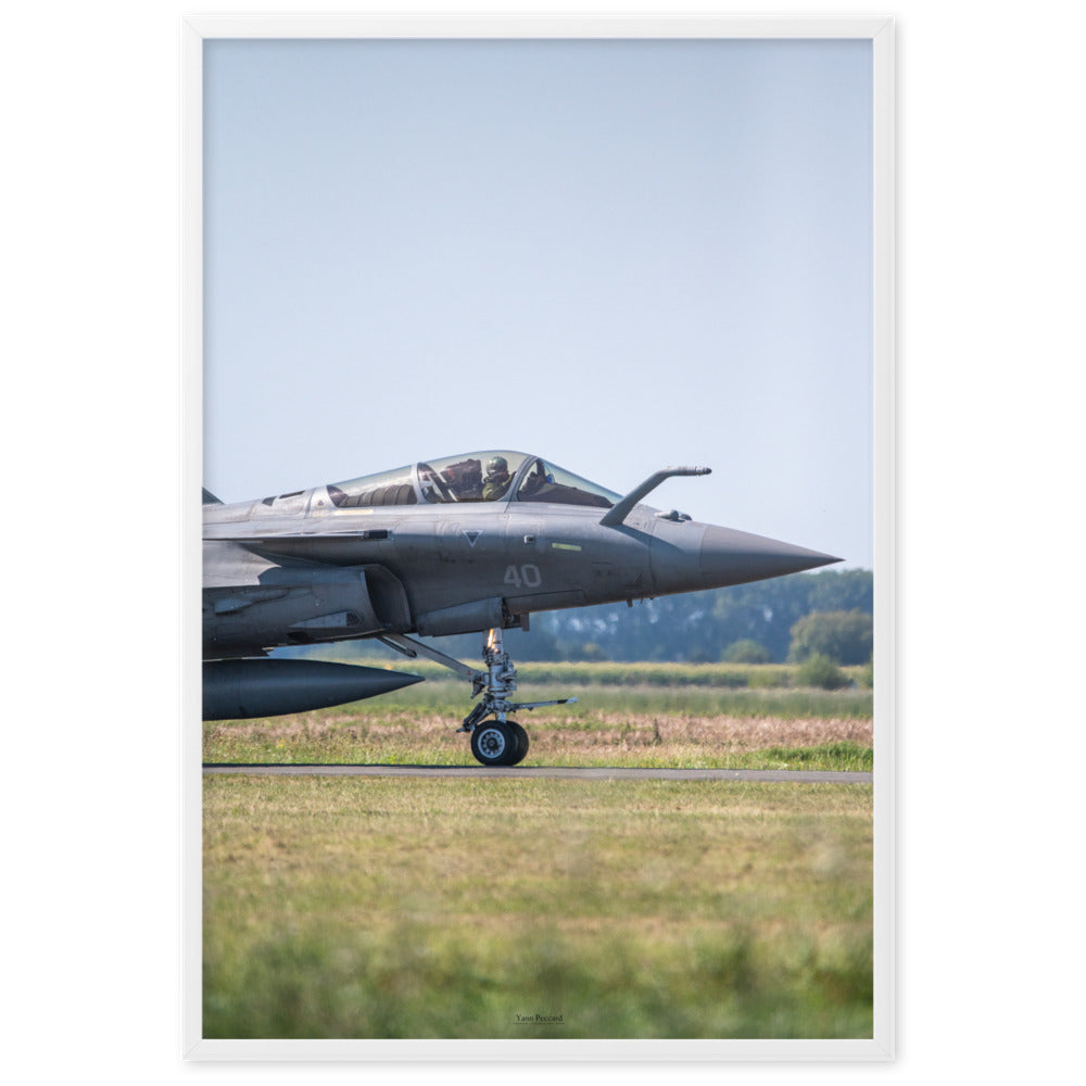 Poster "Rafale au Sol" par Yann Peccard, montrant un moment saisissant d'un Rafale en aviation, idéal pour les amateurs d'aviation militaire et de technologie aéronautique.