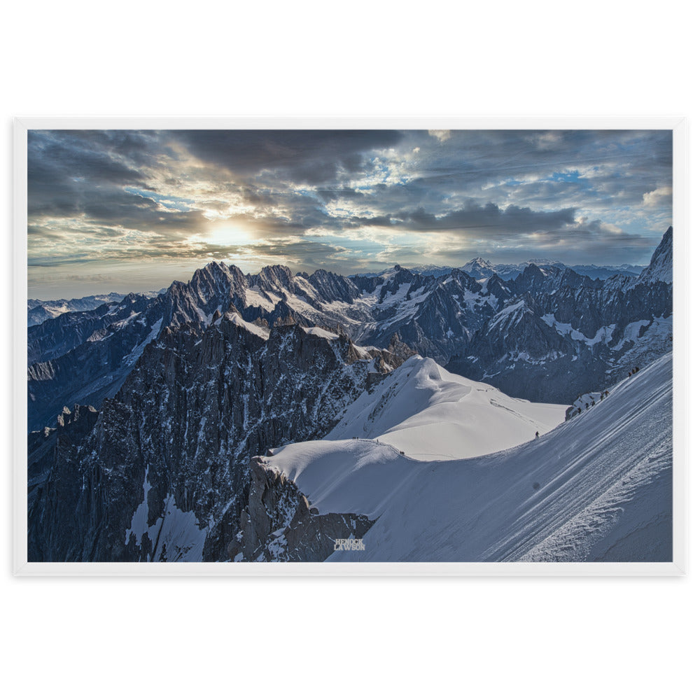 Image du poster "L'Éveil des Titans" de Henock Lawson, dépeignant le spectacle naturel des Alpes au matin.