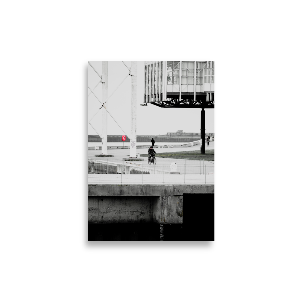 Photographie d'un cycliste sur les quais du Havre.