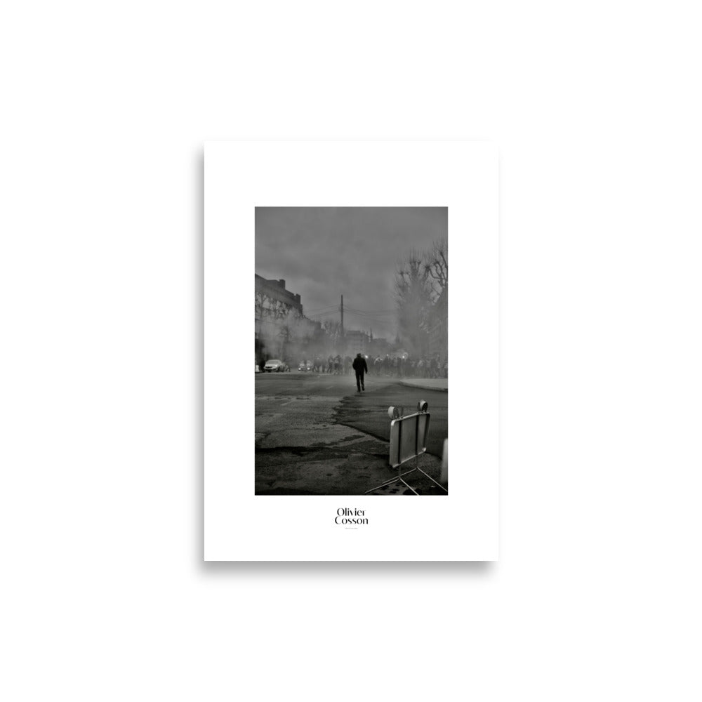 Photographie de rue en noir et blanc lors d'une maniféstation.