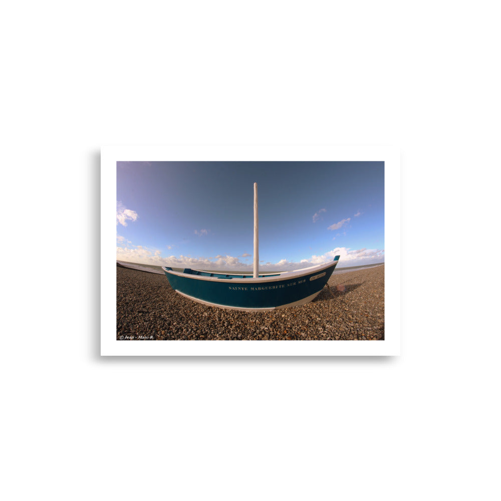 Affiche photo d'un bateau sur la plage de Saint Marguerite sur mer en France