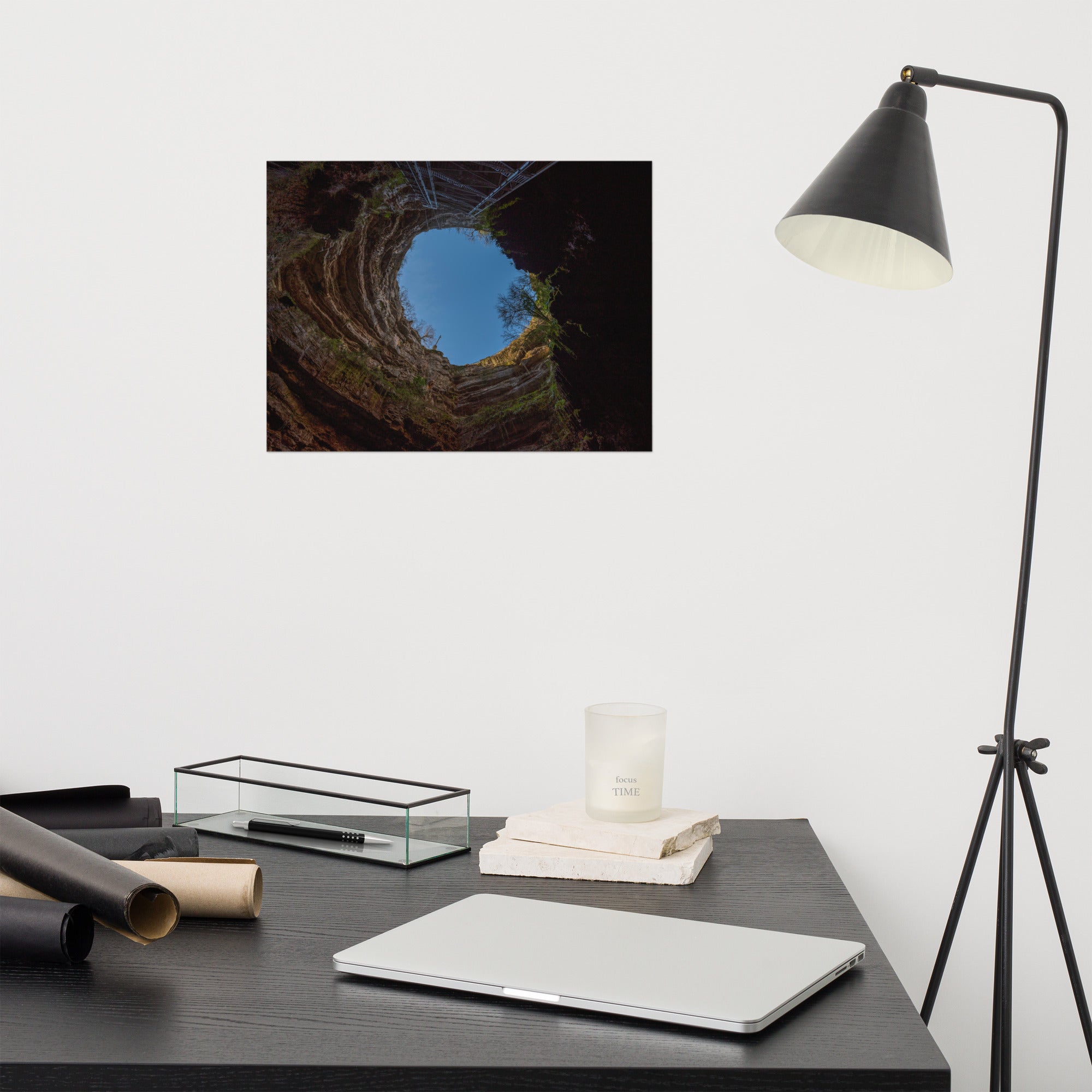 Poster 'Le Gouffre de Padirac N02' montrant la vue du ciel depuis le fond du gouffre de Padirac.