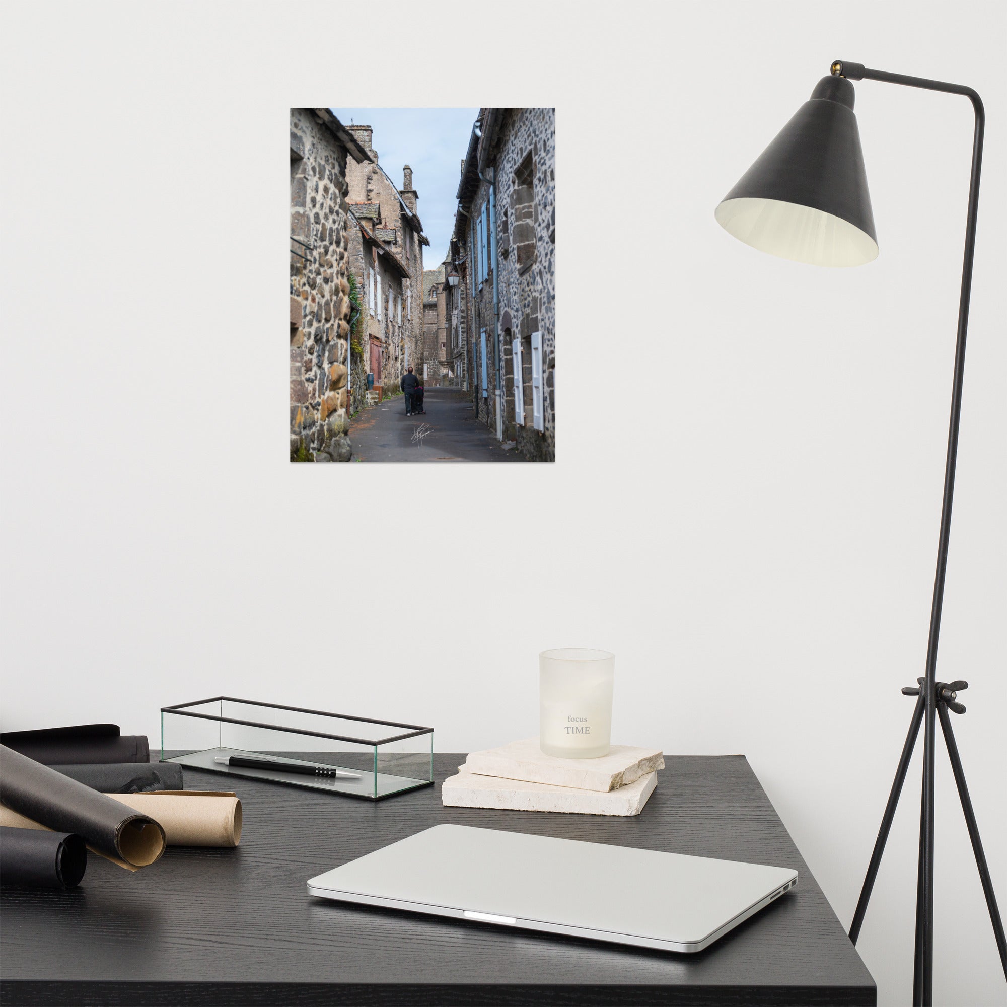 Photographie de la "Rue des Nobles" à Salers, illustrant le patrimoine médiéval de la ville.