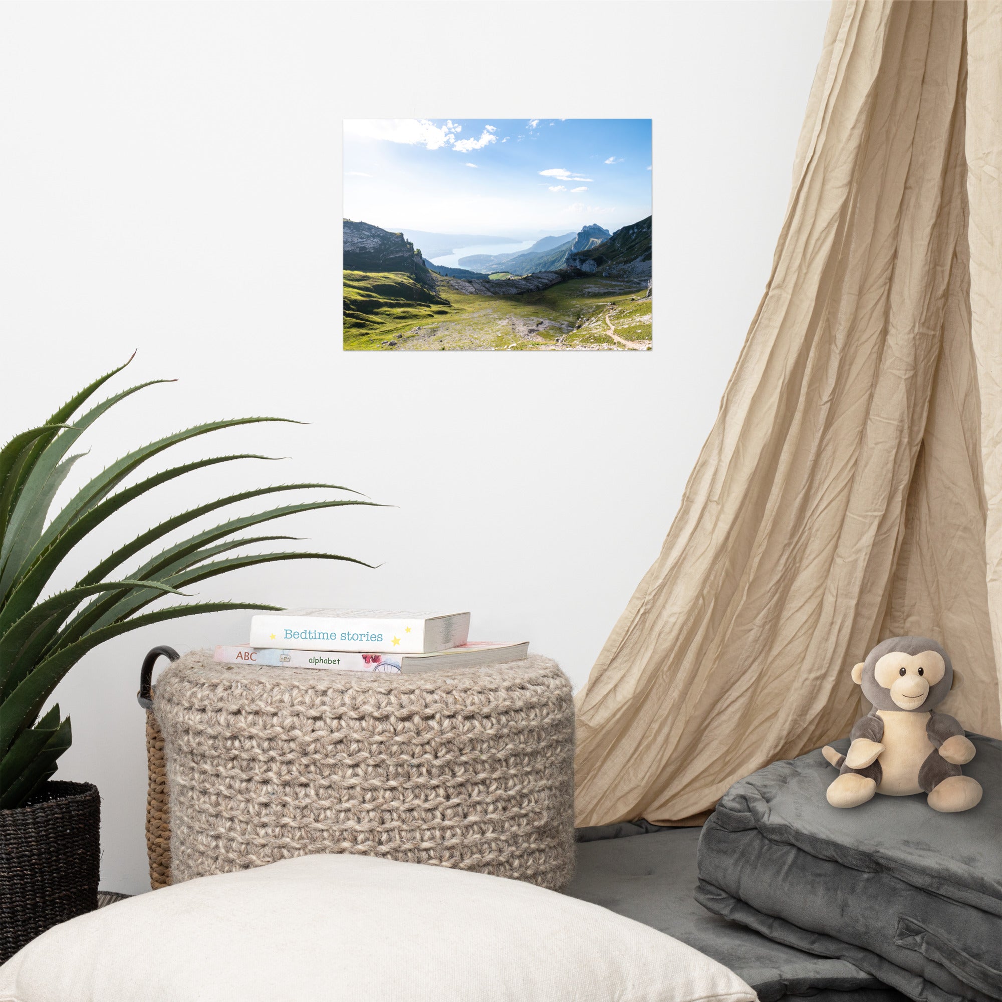 Poster 'Panorama' représentant une vue panoramique du lac d'Annecy en Haute-Savoie, capturant la tranquillité et la beauté naturelle du lieu.