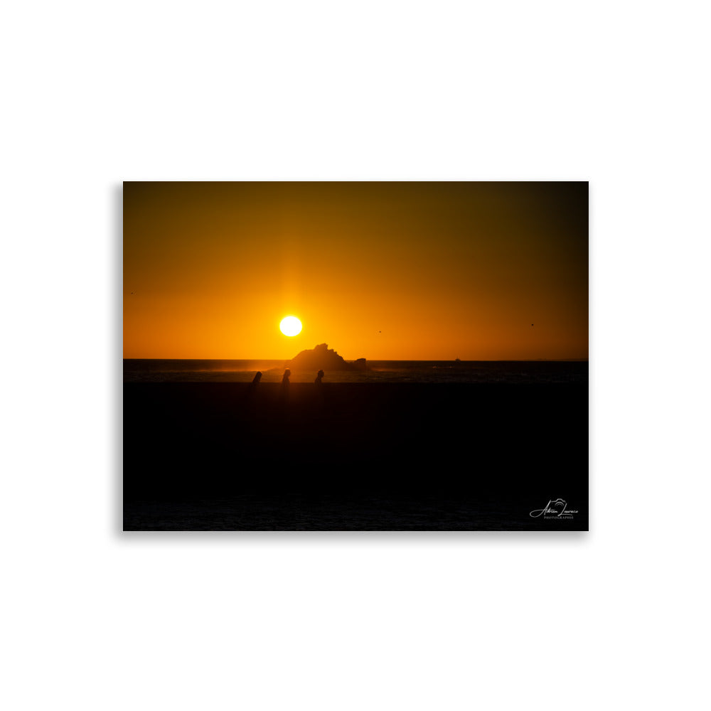 Photographie 'La marche Solaire' d'Adrien Louraco, montrant le coucher de soleil et la danse de lumière et d'ombre.