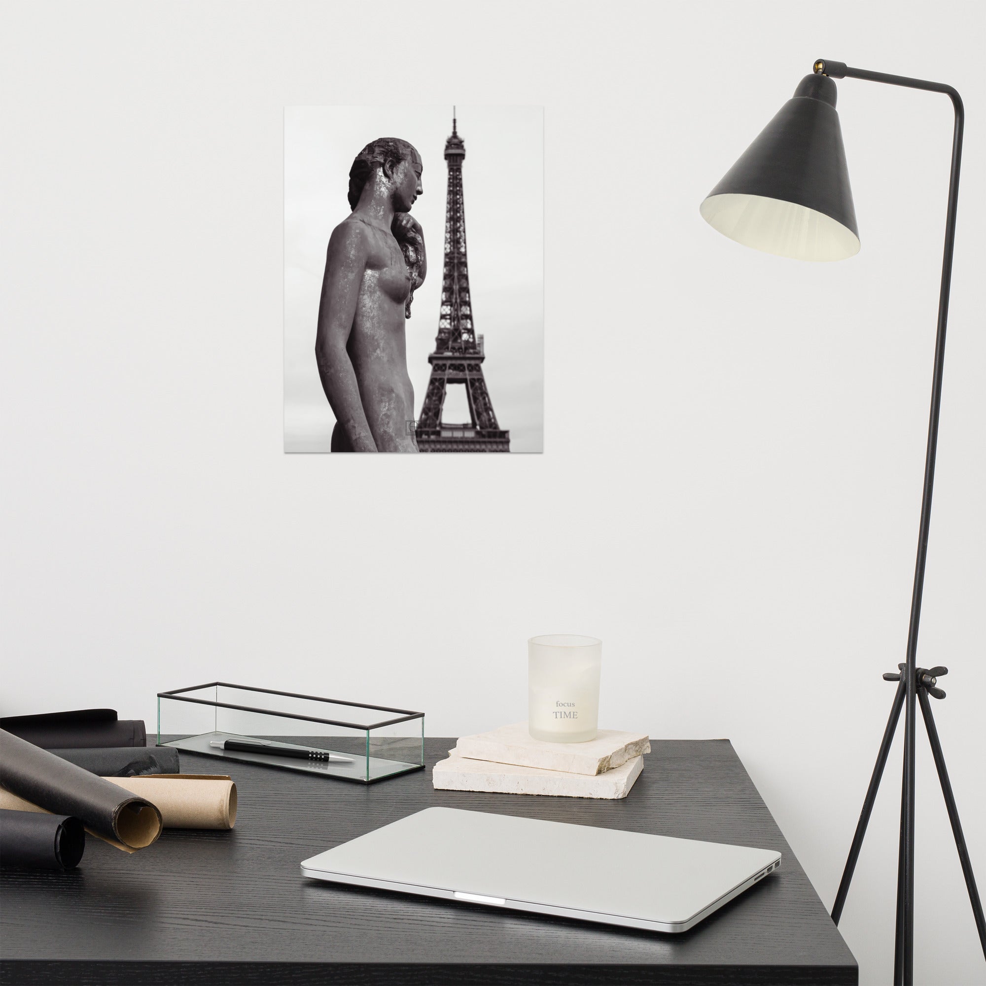 Photographie "Les dames de fer" par Hadrien Geraci, statue classique et Tour Eiffel en noir et blanc