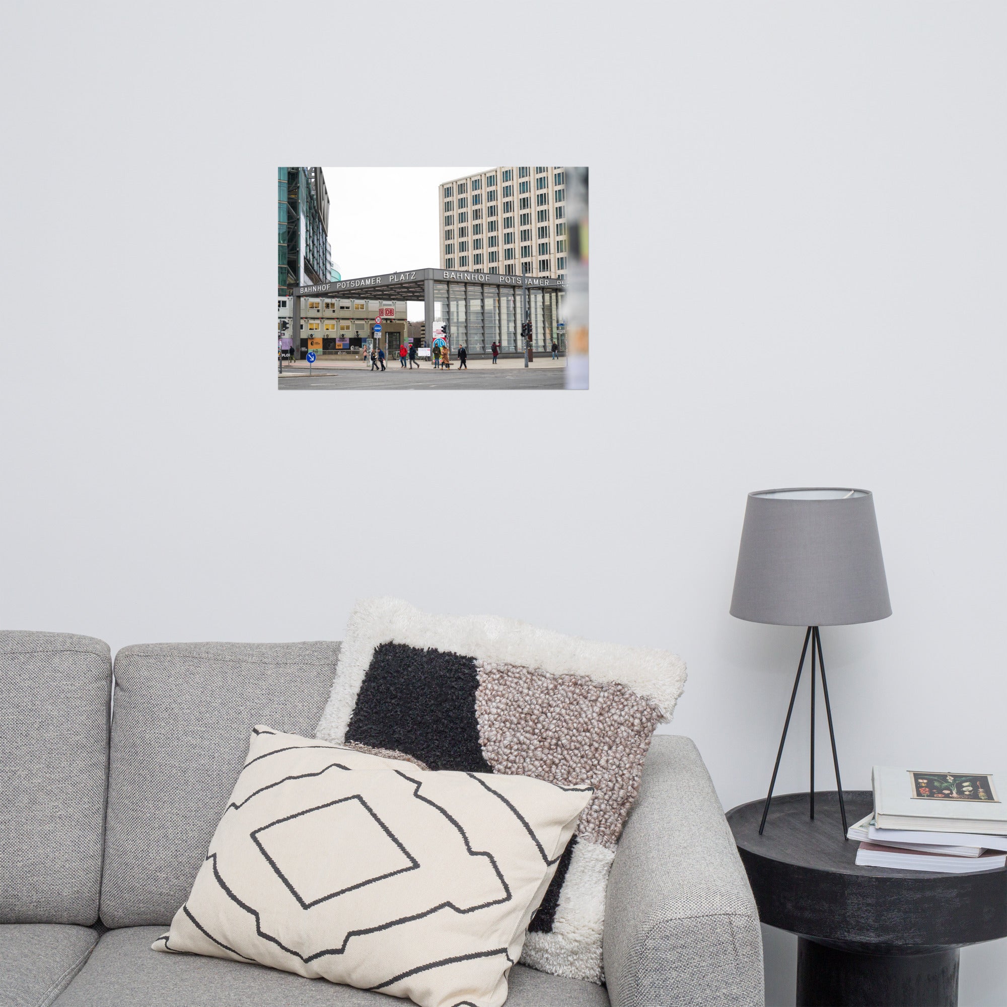 Photographie 'Bahnhof Potsdamer Platz' représentant l'extérieur de la gare à Berlin