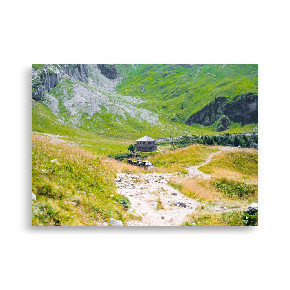 Poster de la photographie 'Le Refuge de la Tournette', capturant la tranquillité et la majesté du célèbre refuge de montagne en Haute-Savoie.