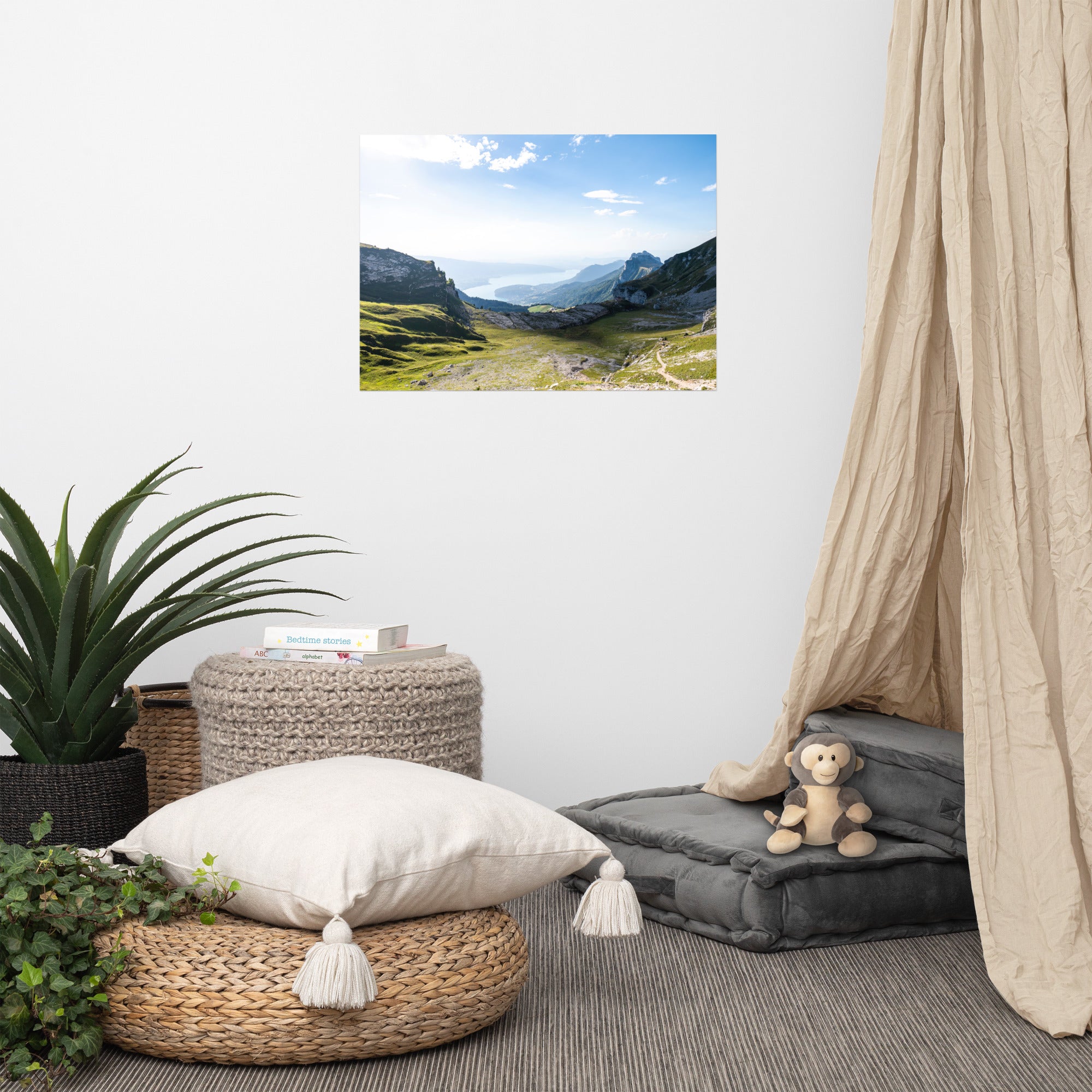 Poster 'Panorama' représentant une vue panoramique du lac d'Annecy en Haute-Savoie, capturant la tranquillité et la beauté naturelle du lieu.