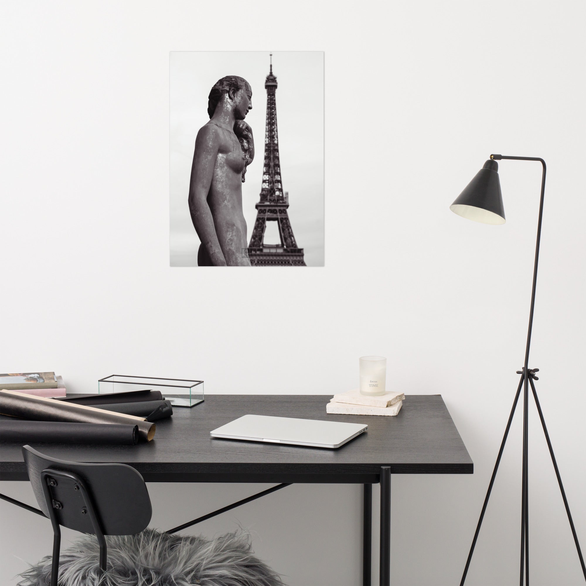 Photographie "Les dames de fer" par Hadrien Geraci, statue classique et Tour Eiffel en noir et blanc