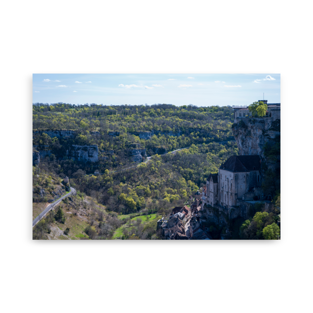 Photographie du paysage de Rocamadour, montrant les constructions impressionnantes érigées sur la roche.