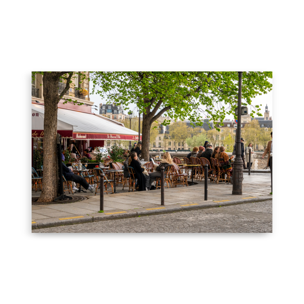 Photographie de la terrasse du bar "Le Flore en l'Île", situé sur l'Île Saint-Louis à Paris.