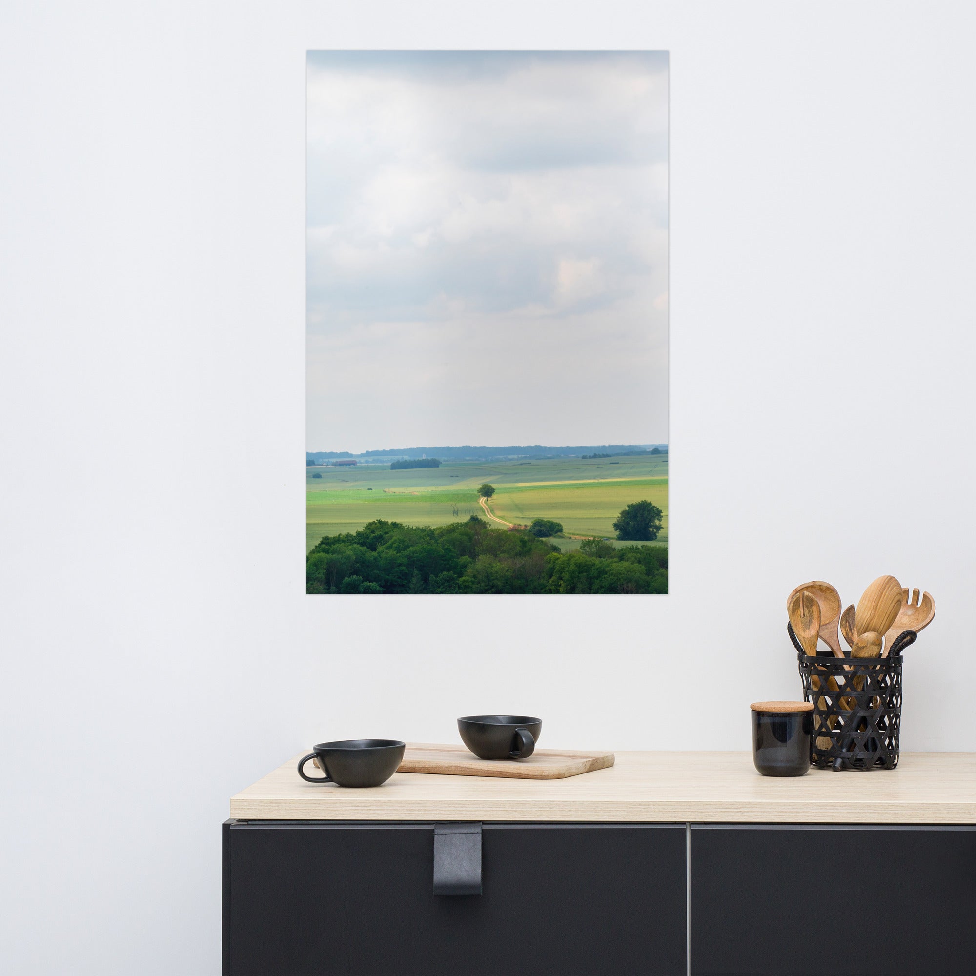 Poster 'Provins' présentant une photographie d'un paysage français, un champ et une forêt au loin, vue depuis le sommet du château de Provins.