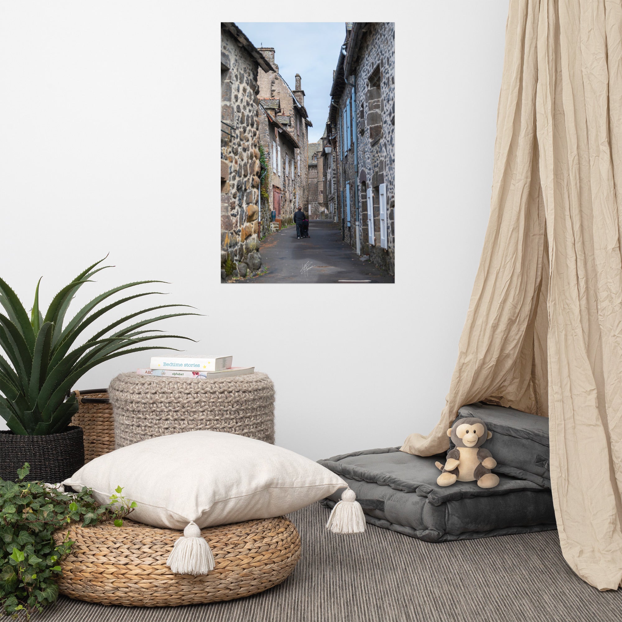 Photographie de la "Rue des Nobles" à Salers, illustrant le patrimoine médiéval de la ville.