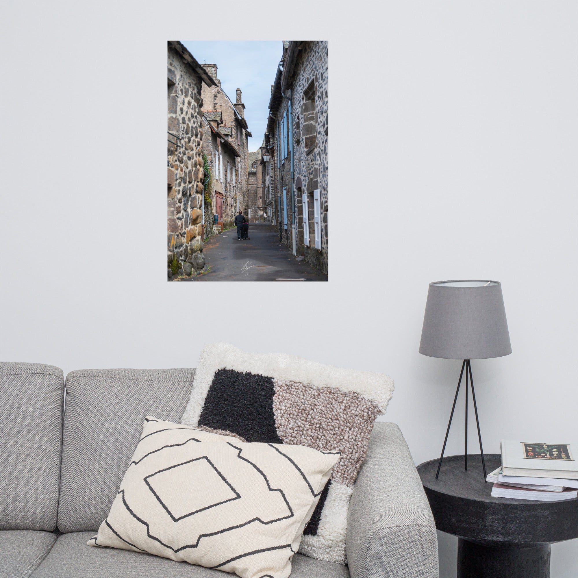 Photographie de la "Rue des Nobles" à Salers, illustrant le patrimoine médiéval de la ville.