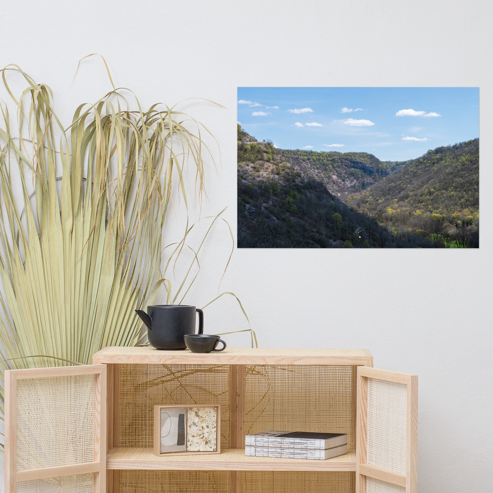 Vue panoramique de la vallée de Rocamadour en Dordogne, illustrant la beauté pittoresque et sereine du paysage, idéale pour apporter une ambiance naturelle à votre intérieur.